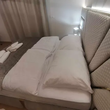 Apartment Prestige - Luxury Trnava, Free Indoor Parking *