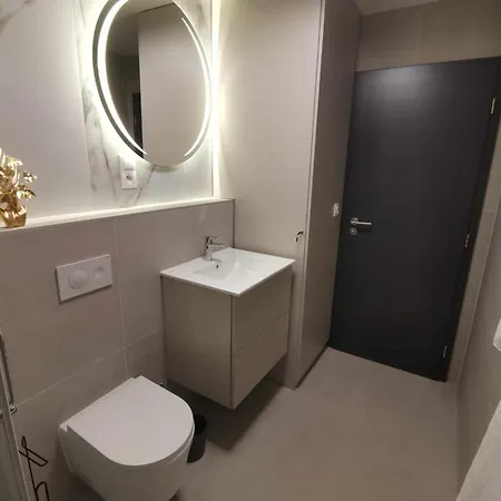 Prestige - Luxury Trnava, Free Indoor Parking Apartman Nagyszombat