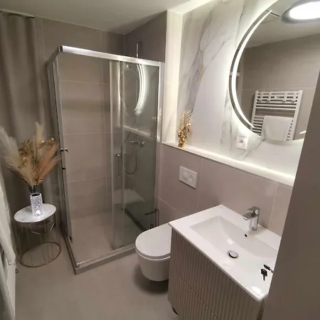 Prestige - Luxury Trnava, Free Indoor Parking Apartman