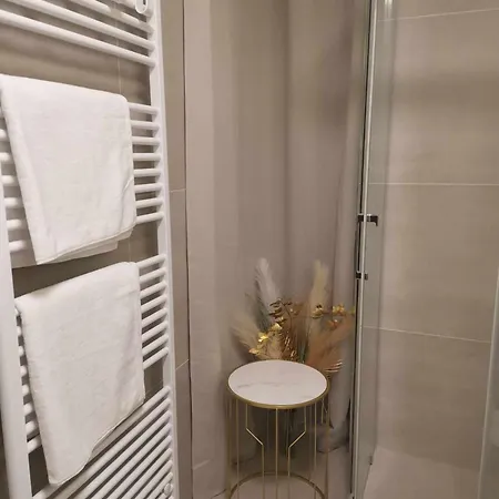 Prestige - Luxury Trnava, Free Indoor Parking Apartment *