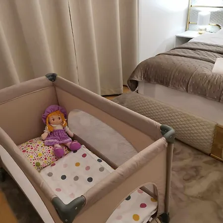 Prestige - Luxury Trnava, Free Indoor Parking アパート