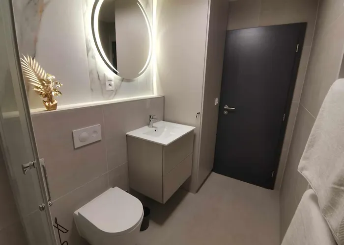 Prestige - Luxury Trnava, Free Indoor Parking דירה טרנבה